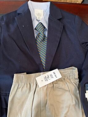 IZOD Boys 4 Pc Navy Blazer,Khaki Pants, Blue Stripe Shirt Striped Tie NWT Size 4